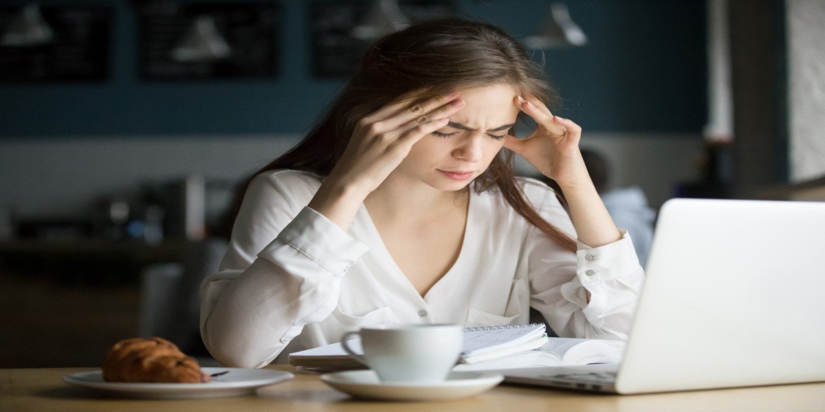 imagem de estudante estressada
